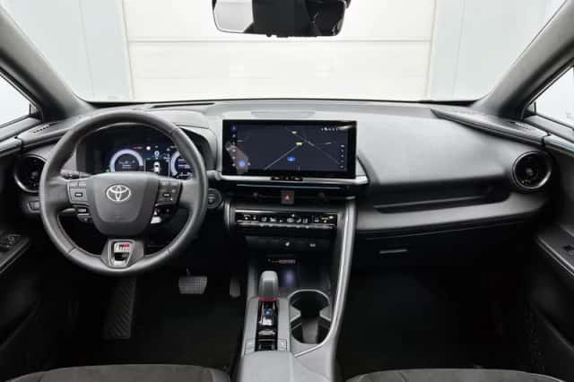 Toyota C-HR (2025) thumbnail 4