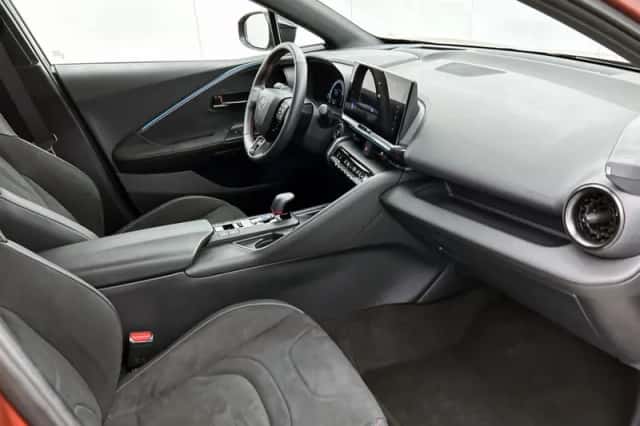 Toyota C-HR (2025) thumbnail 6