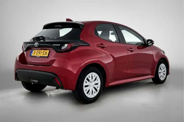 Toyota Yaris (2024) thumbnail 2