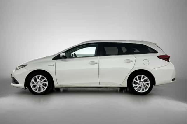 Toyota Auris (2018) thumbnail 3