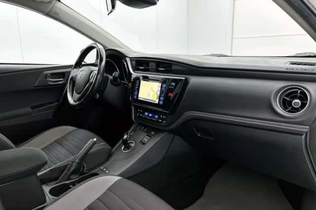 Toyota Auris (2018) thumbnail 6