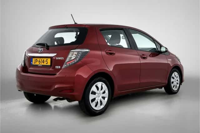 Toyota Yaris (2013) thumbnail 2