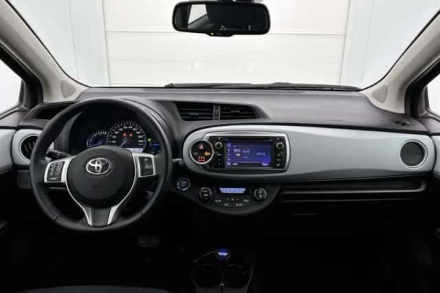 Toyota Yaris (2013) thumbnail 4