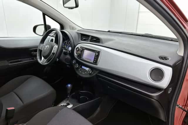 Toyota Yaris (2013) thumbnail 6