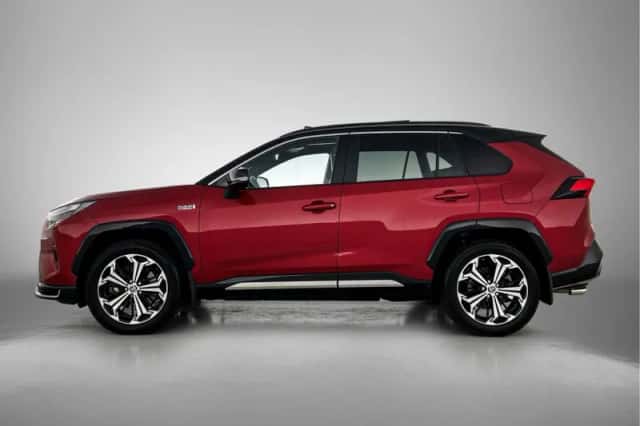 Toyota RAV4 (2022) thumbnail 3