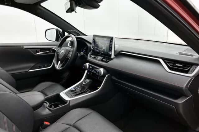 Toyota RAV4 (2022) thumbnail 6