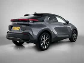 Toyota C-HR (2025) thumbnail 2