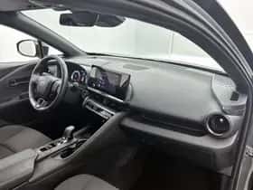 Toyota C-HR (2025) thumbnail 6