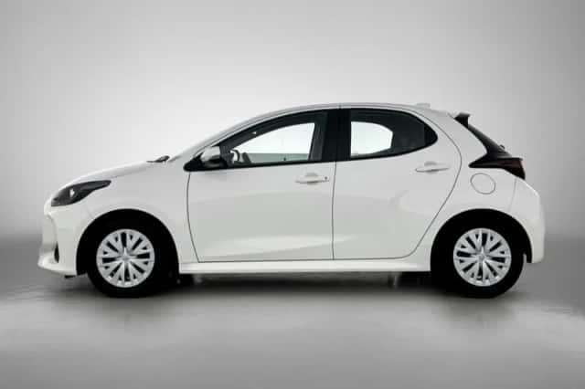 Toyota Yaris (2021) thumbnail 3