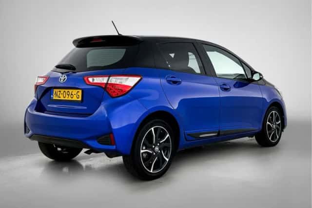Toyota Yaris (2017) thumbnail 2