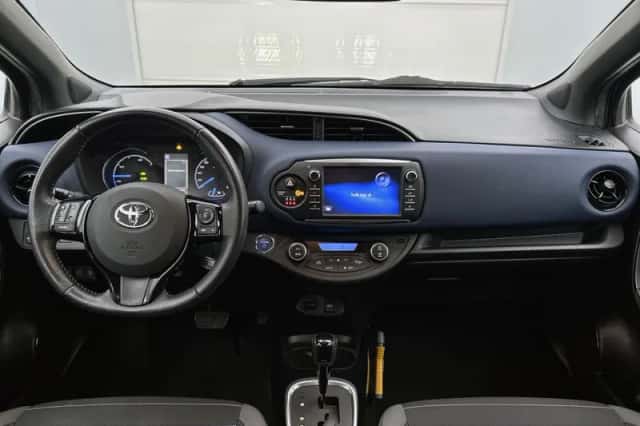 Toyota Yaris (2017) thumbnail 4