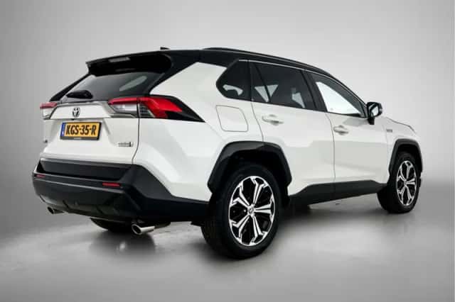 Toyota RAV4 (2021) thumbnail 1