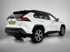 Toyota RAV4 (2021) thumbnail 2