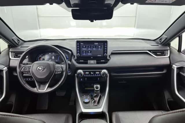 Toyota RAV4 (2021) thumbnail 3