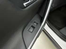 Toyota RAV4 (2021) thumbnail 35