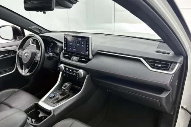 Toyota RAV4 (2021) thumbnail 4