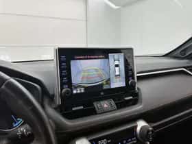 Toyota RAV4 (2021) thumbnail 8