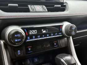 Toyota RAV4 (2021) thumbnail 9