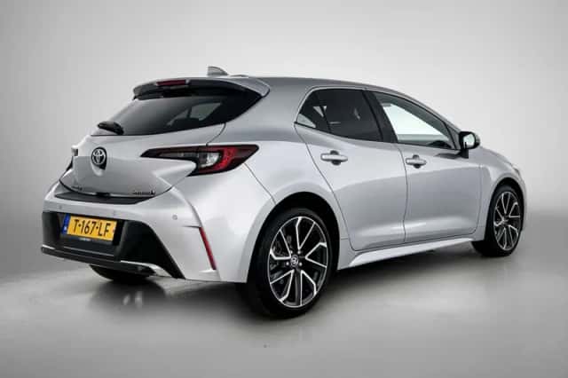 Toyota Corolla (2023) thumbnail 2