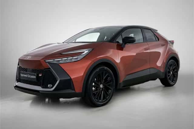 Toyota C-HR (2025) thumbnail 1
