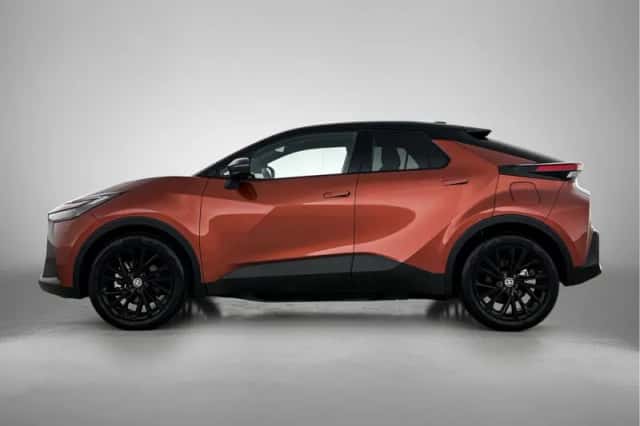 Toyota C-HR (2025) thumbnail 3