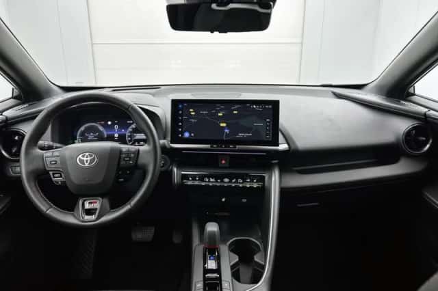 Toyota C-HR (2025) thumbnail 4