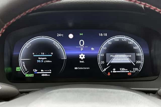 Toyota C-HR (2025) thumbnail 5