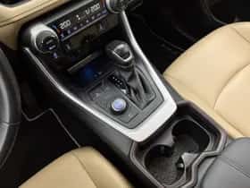 Toyota RAV4 (2021) thumbnail 11