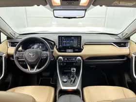 Toyota RAV4 (2021) thumbnail 5