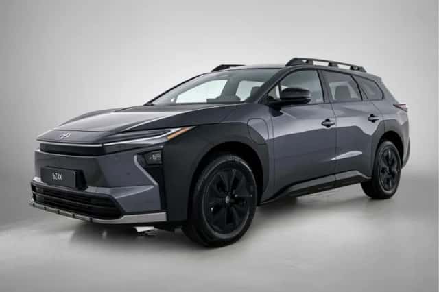 Toyota bZ4X (2026) thumbnail 1