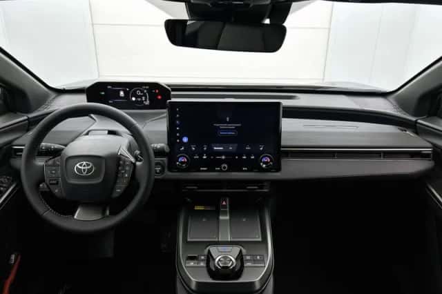 Toyota bZ4X (2026) thumbnail 4