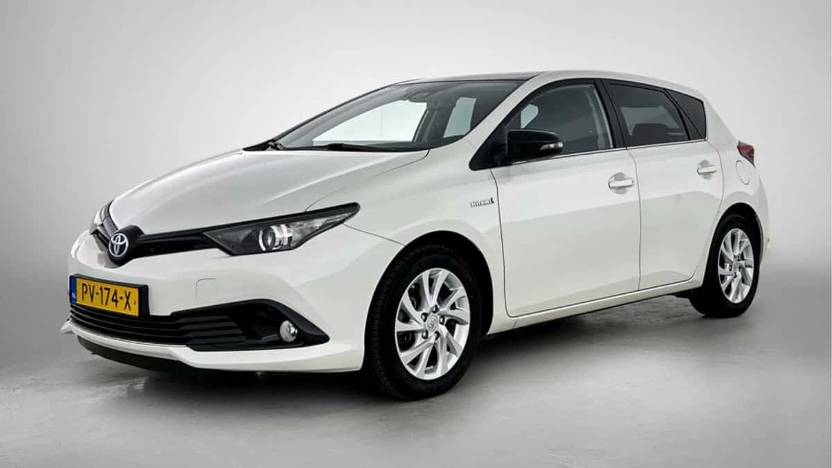 Toyota Auris (2017) — foto 1