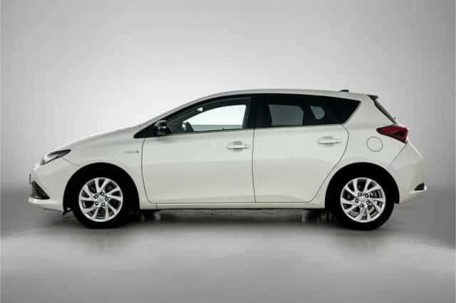 Toyota Auris (2017) thumbnail 3
