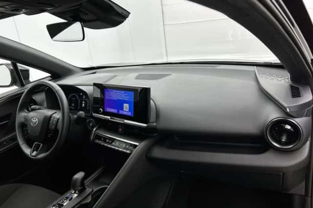Toyota C-HR (2025) thumbnail 6