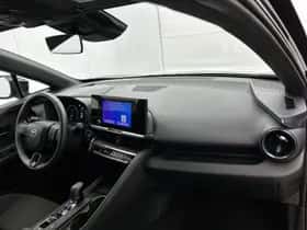Toyota C-HR (2025) thumbnail 6