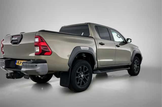 Toyota Hilux (2021) thumbnail 2