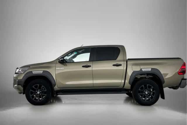 Toyota Hilux (2021) thumbnail 3