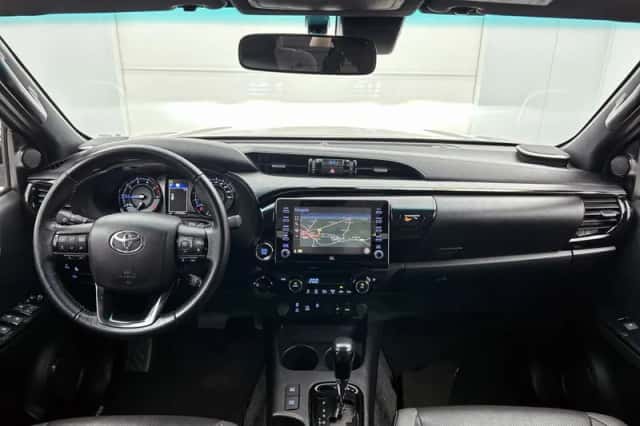 Toyota Hilux (2021) thumbnail 4
