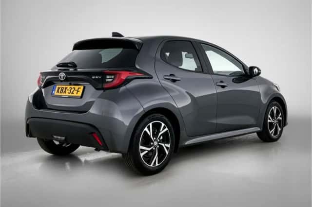 Toyota Yaris (2025) thumbnail 2