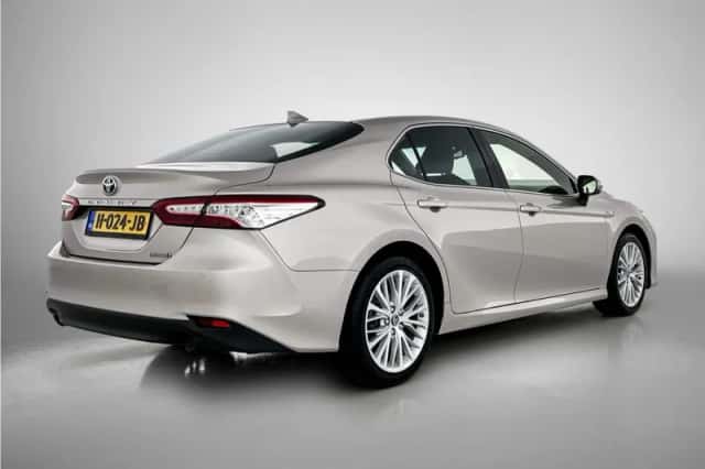 Toyota Camry (2020) thumbnail 2