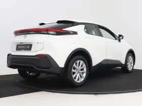 Toyota C-HR (2026) thumbnail 2