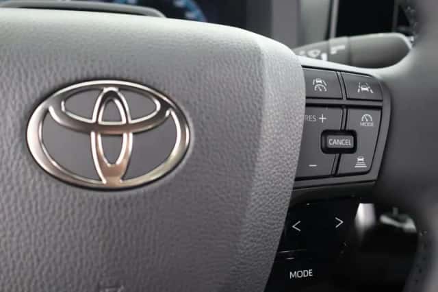 Toyota C-HR (2026) thumbnail 5