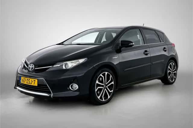 Toyota Auris (2013) thumbnail 1