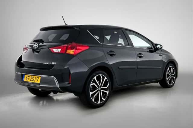 Toyota Auris (2013) thumbnail 2