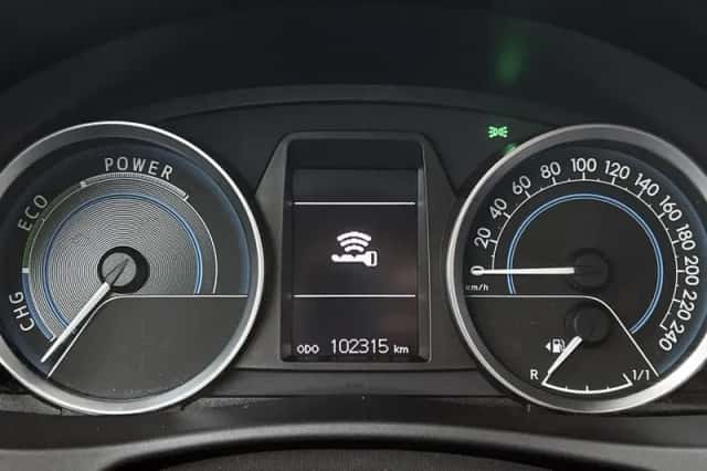 Toyota Auris (2013) thumbnail 5