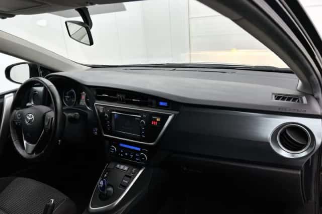 Toyota Auris (2013) thumbnail 6
