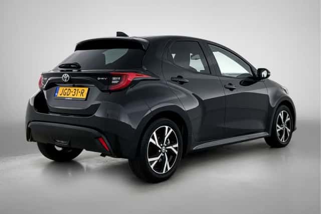 Toyota Yaris (2025) thumbnail 2