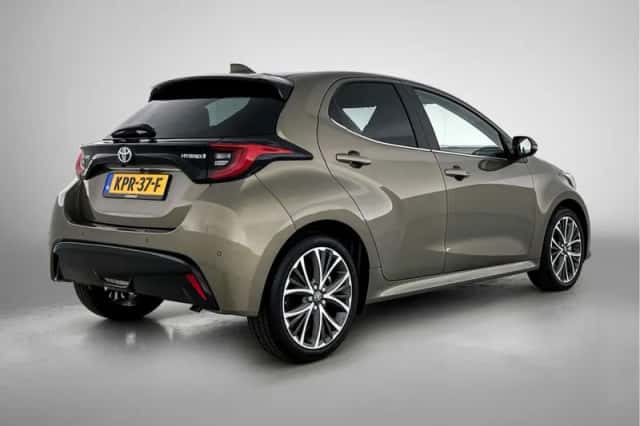 Toyota Yaris (2023) thumbnail 2