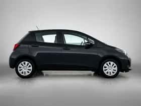 Toyota Yaris (2016) thumbnail 11