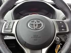 Toyota Yaris (2016) thumbnail 17